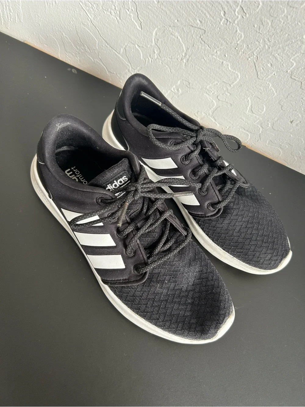 Adidas Women’s Size 6 1/2 Black and White Gym/Casual Cloudfoam Sneakers